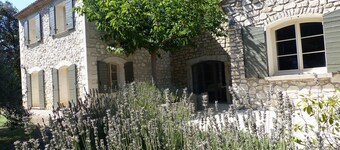 Sjarmerende mas i landsbyen Eygalières, stille, aircondition, svømmebasseng, stor hage