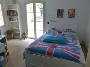 4 dormitorios, tabla de planchar con plancha, wifi gratis y ropa de cama