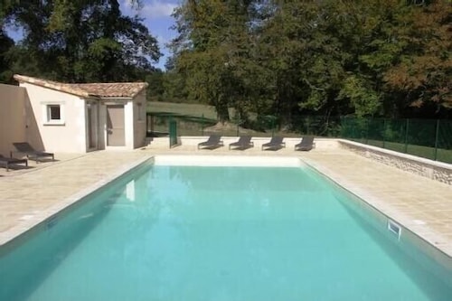 Vast property with large heated swimming pool in the Dordogne-Périgord • 15 pple
