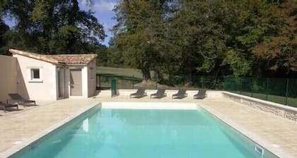 Vast property with large heated swimming pool in the Dordogne-Périgord • 15 pple