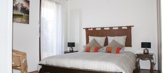 Grand T2 of 59m with private garden and parking in the historic center Dijon