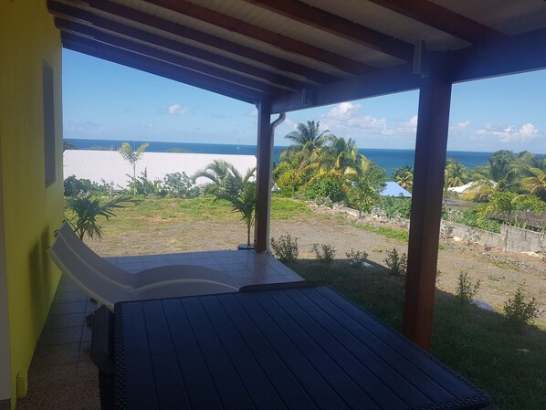 Property grounds - COZY COTTAGE + NETFLIX + WIFI + JACCUZZI + PARKING (Sainte rose)