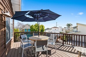 Outdoor dining - Charming, Sunny Home! (Aptos)