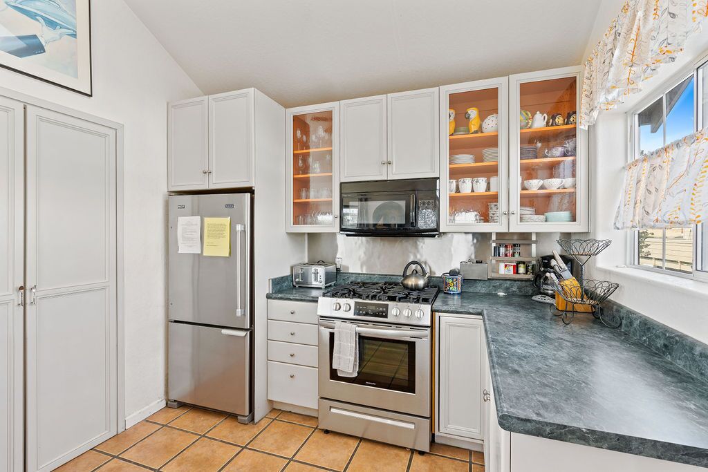 Charming, Sunny Home!