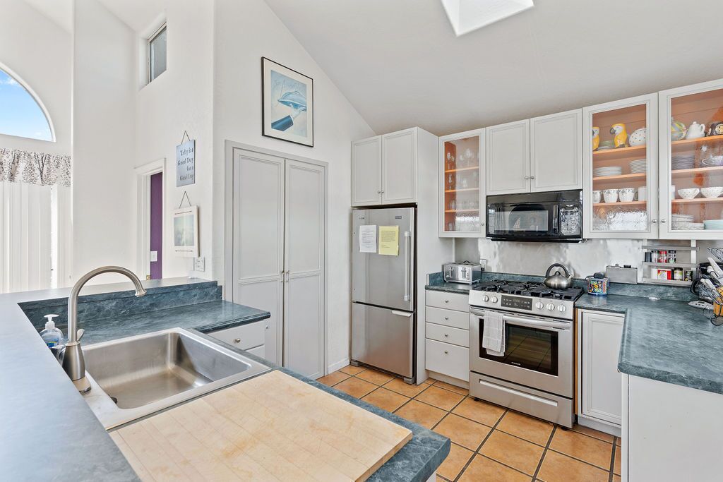 Charming, Sunny Home!