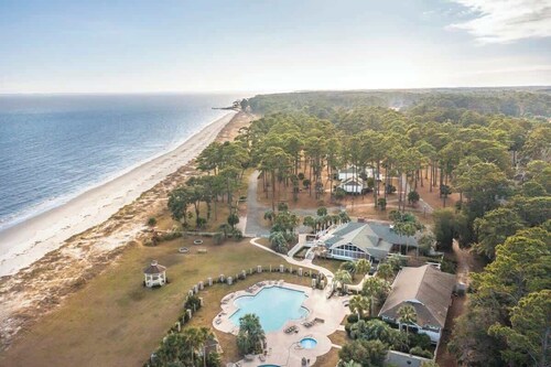 Beachcomber Cottage- Oceanfront with Golf Cart