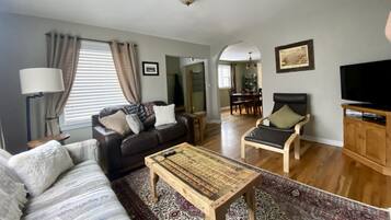 Smart TV, DVD player, books, stereo