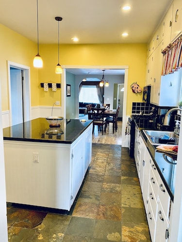 Enjoy the Mountain Lifestyle at 3rd St Retreat