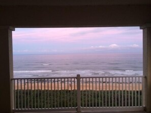 On the beach - “Paradise Found” in this Direct Oceanfront Penthouse with Spectacular Sunrise Vi (Palm Coast)