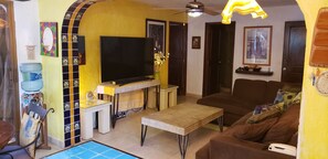 Smart TV, books, stereo