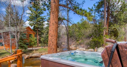 River Front Home, Hot Tub, Game Room, Disc Golf Course, Walk 2 Town!!!