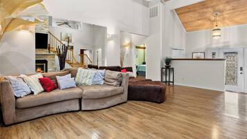 Televisión y chimenea