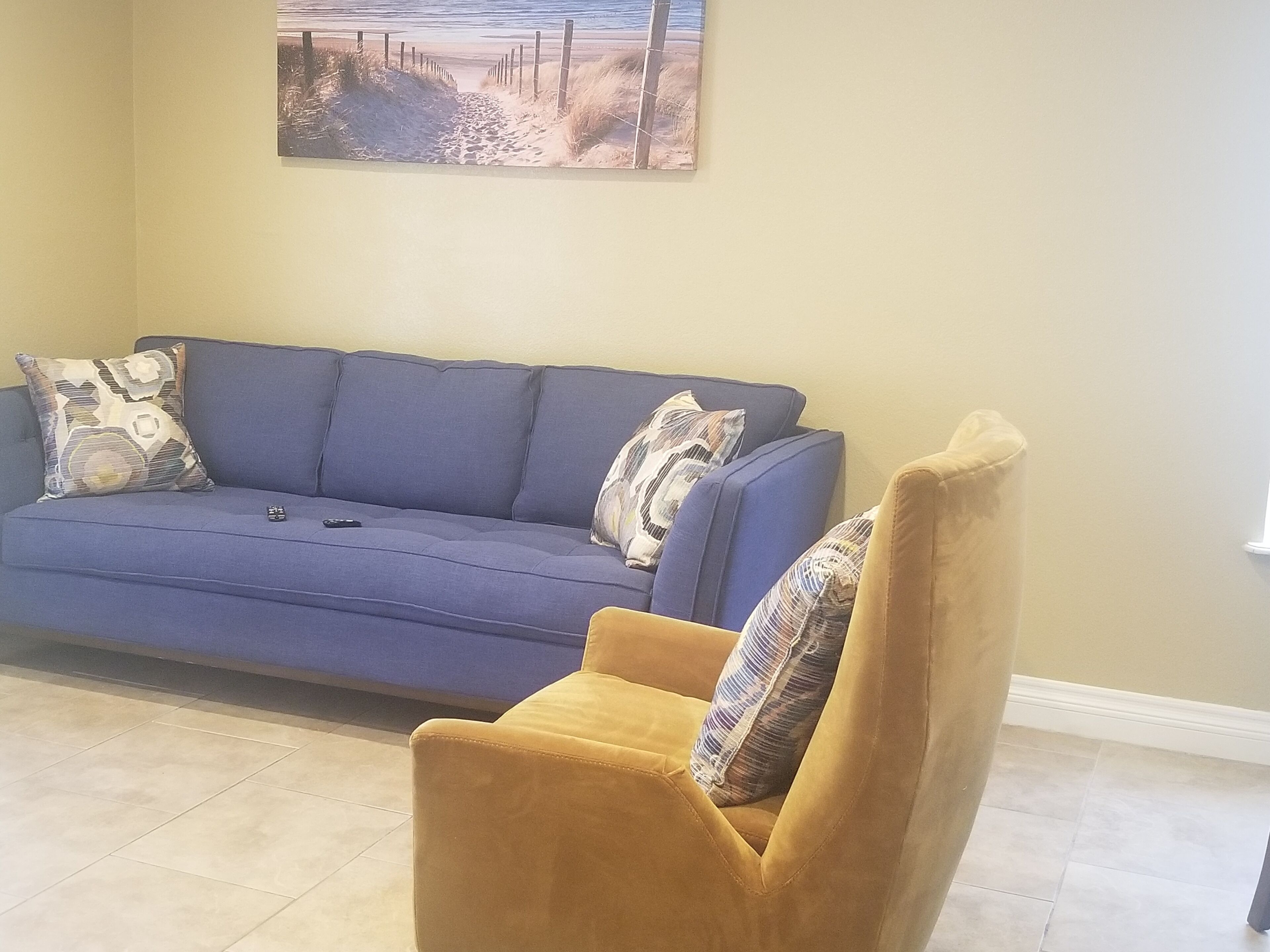 CLOSE TO STRIP Very Private, GATED, Huge Open Floor Plan, WIFI, WASHER & DRYER