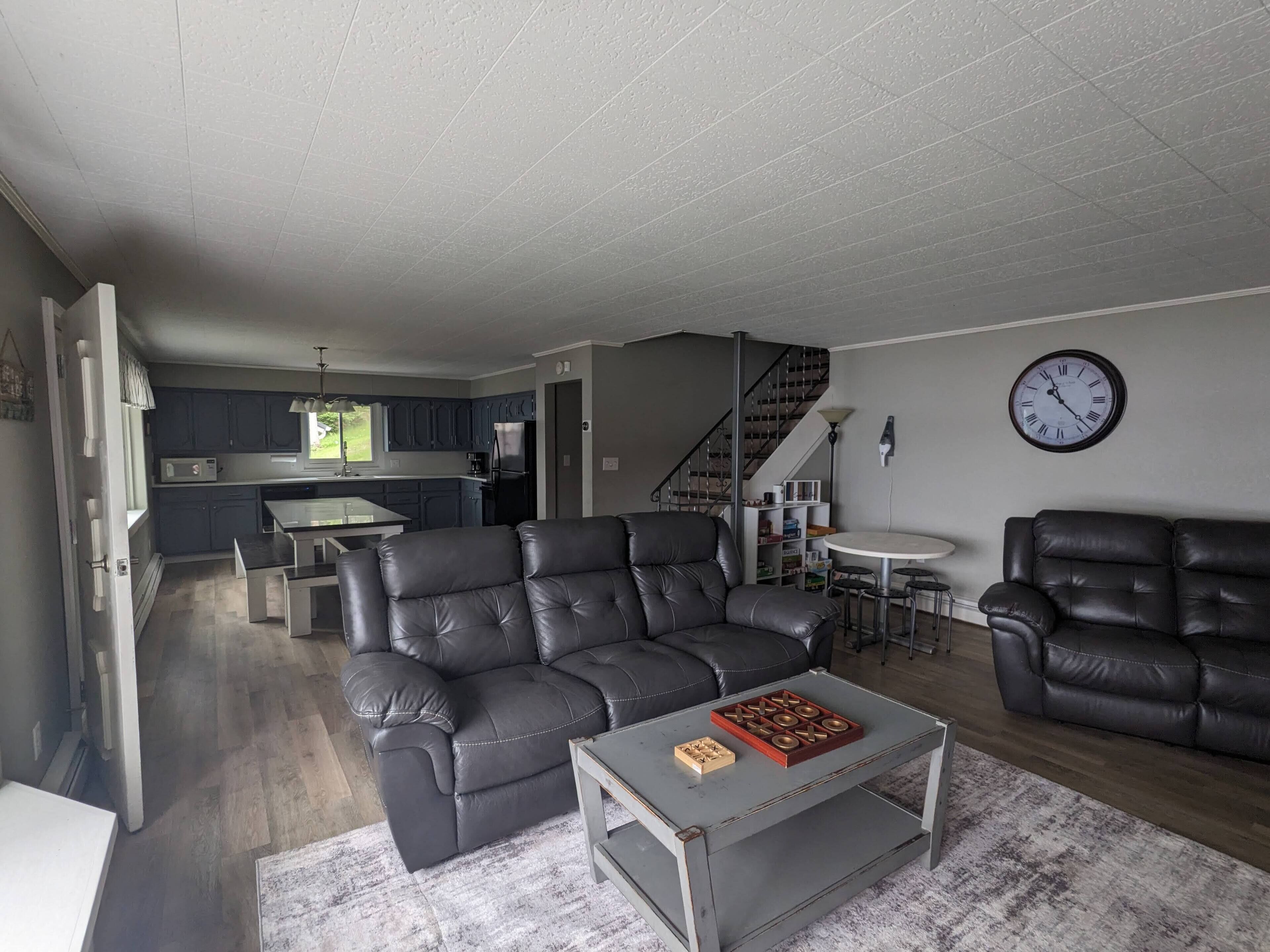 8 Bedroom Lakehouse! Sleeps 24+  Perfect For Families & Groups!