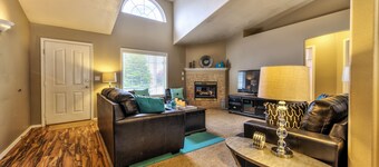 GOLF COURSE, 4 Bdrm Single Level w/Garage!!!