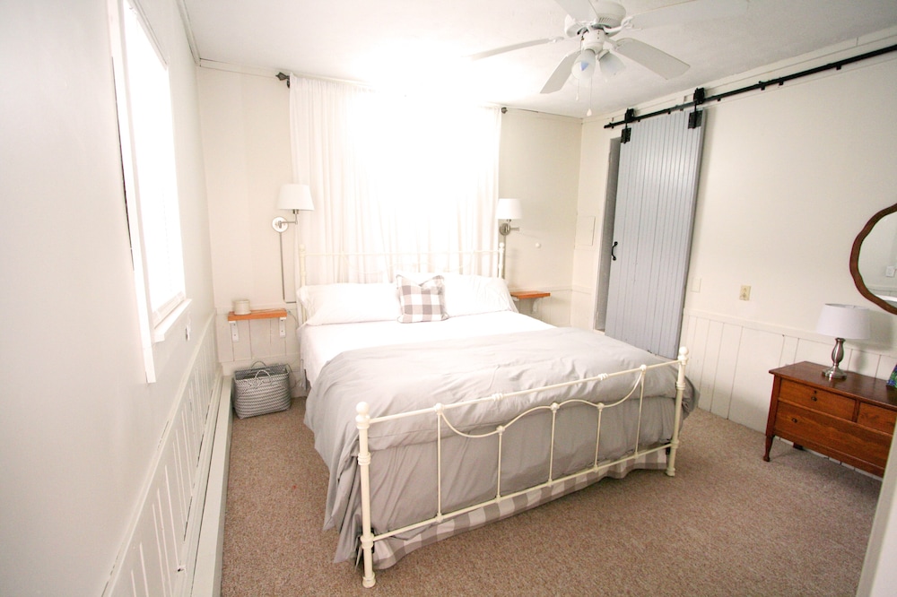 Immaculate barn apartment on stunning property in beautiful Brevard, NC!
