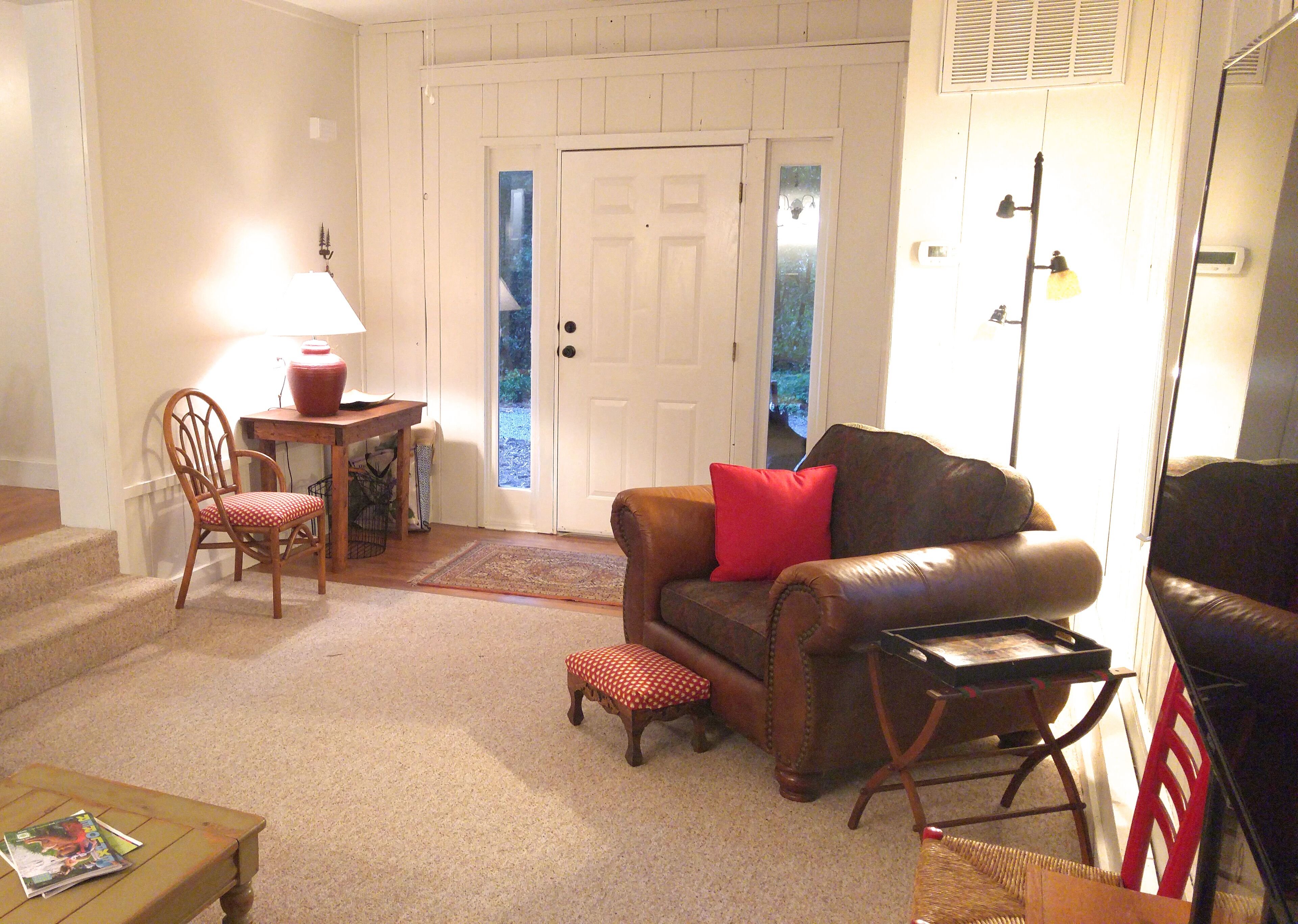 Immaculate barn apartment on stunning property in beautiful Brevard, NC!