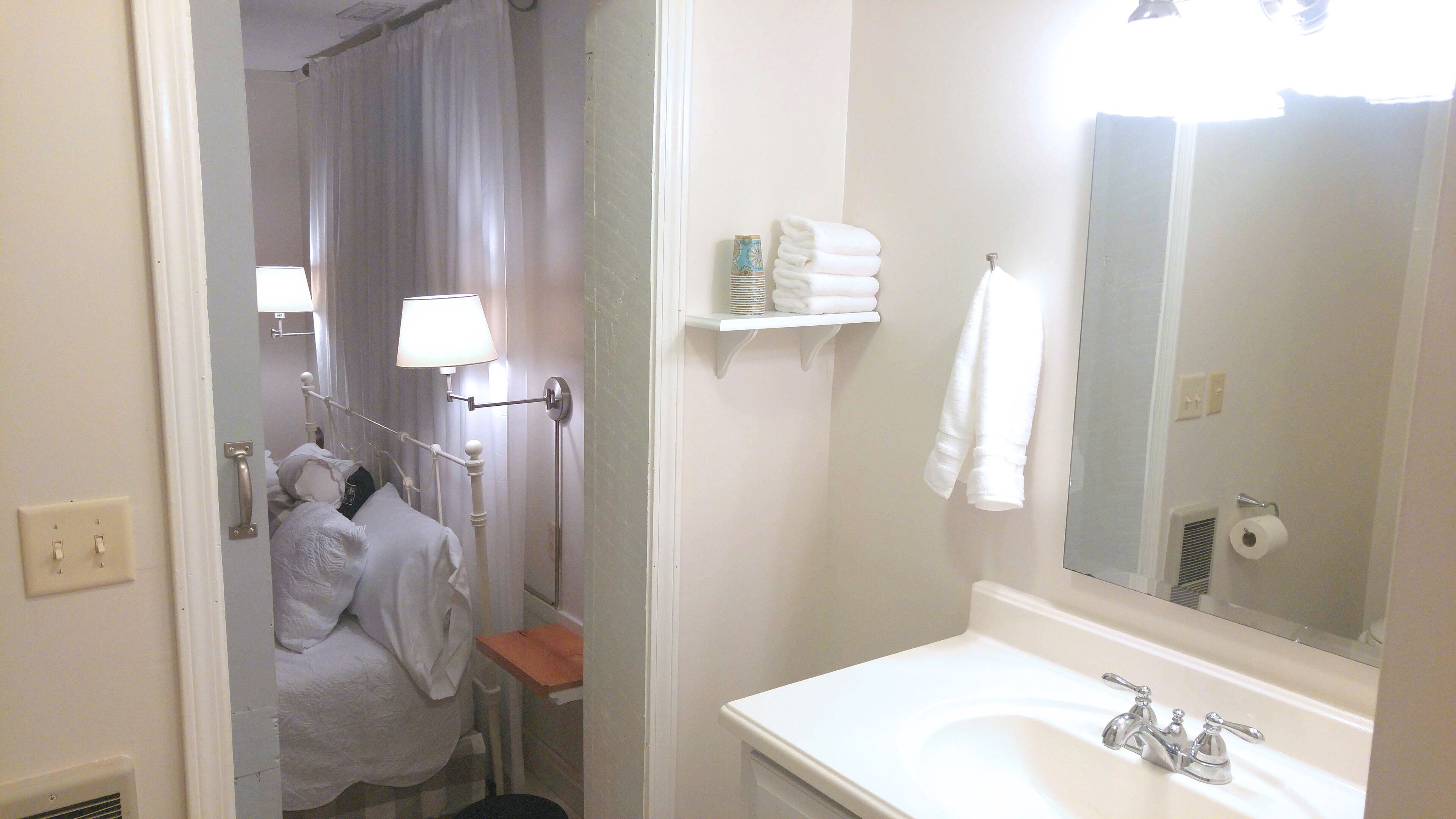 Immaculate barn apartment on stunning property in beautiful Brevard, NC!