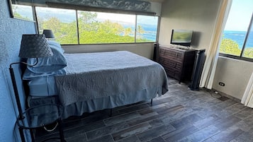 2 bedrooms, desk, iron/ironing board, travel crib