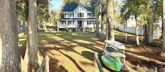 Lakefront Southern Charm with private dock