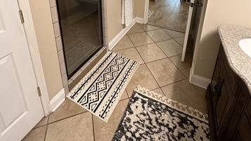 4 Schlafzimmer, Bügeleisen/Bügelbrett, Reisekinderbett, WLAN