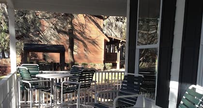 Lakefront southern charm in beautiful quiet area