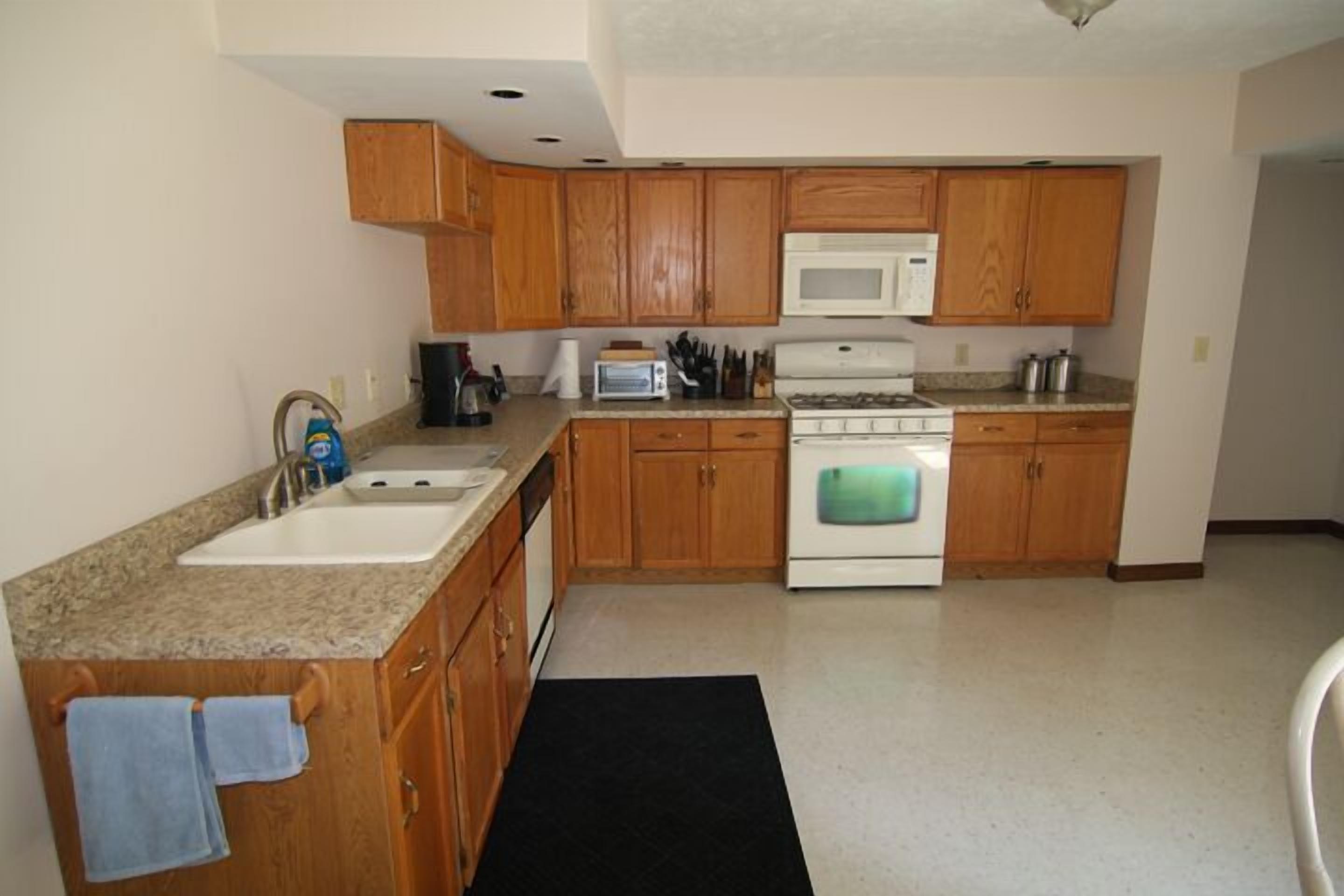 NEWPH'S LANDING  Serving Geneva on the Lake "Strip" and Ashtabula Harbor 