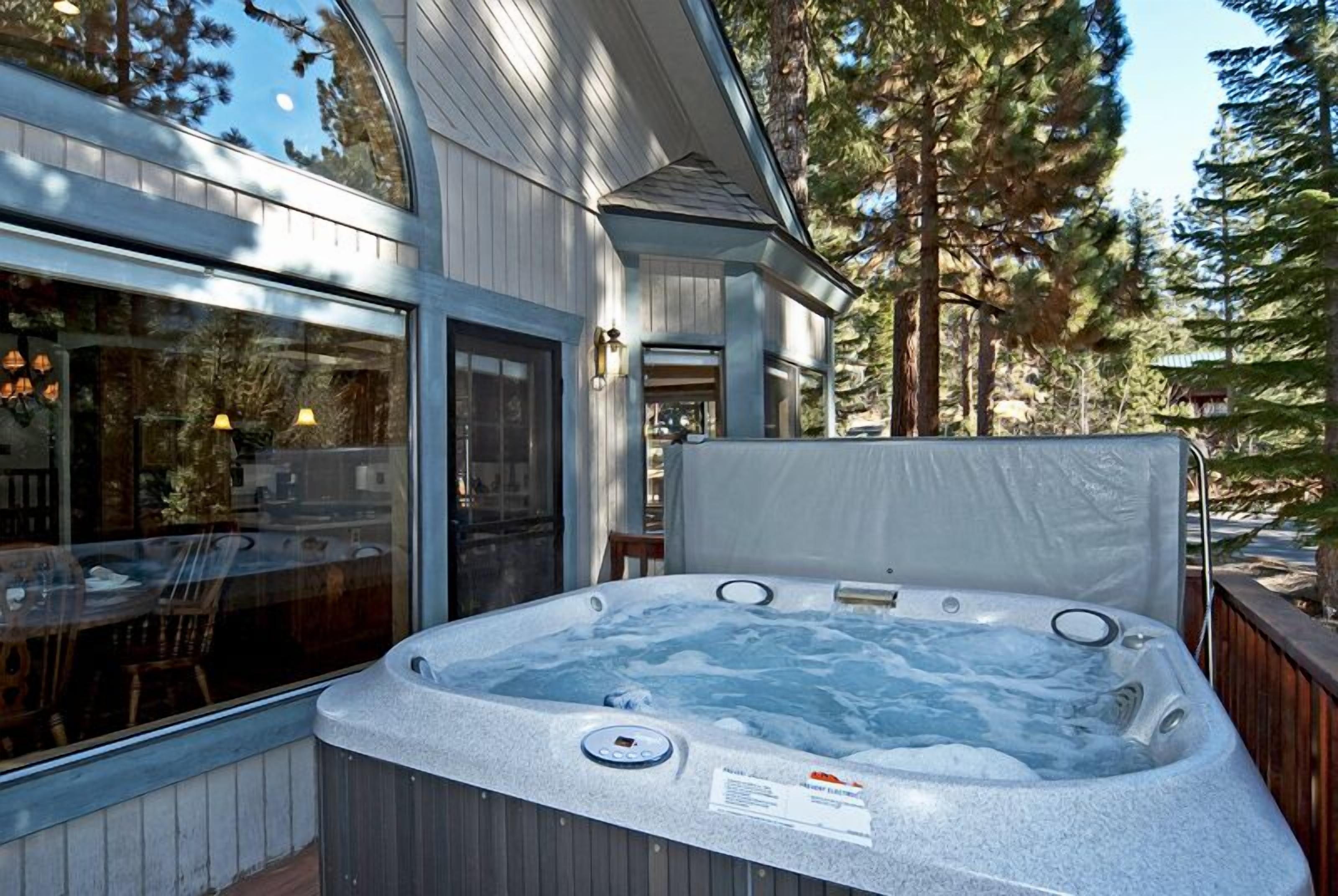 Air-condition, Close to Casinos, Hot Tub, Pool Table and Foosball Table
