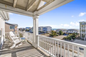 Property grounds - "Cavalier Attitude" 2nd Row Home, 4 Bedrooms / 2.5 Bathrooms (Holden Beach)