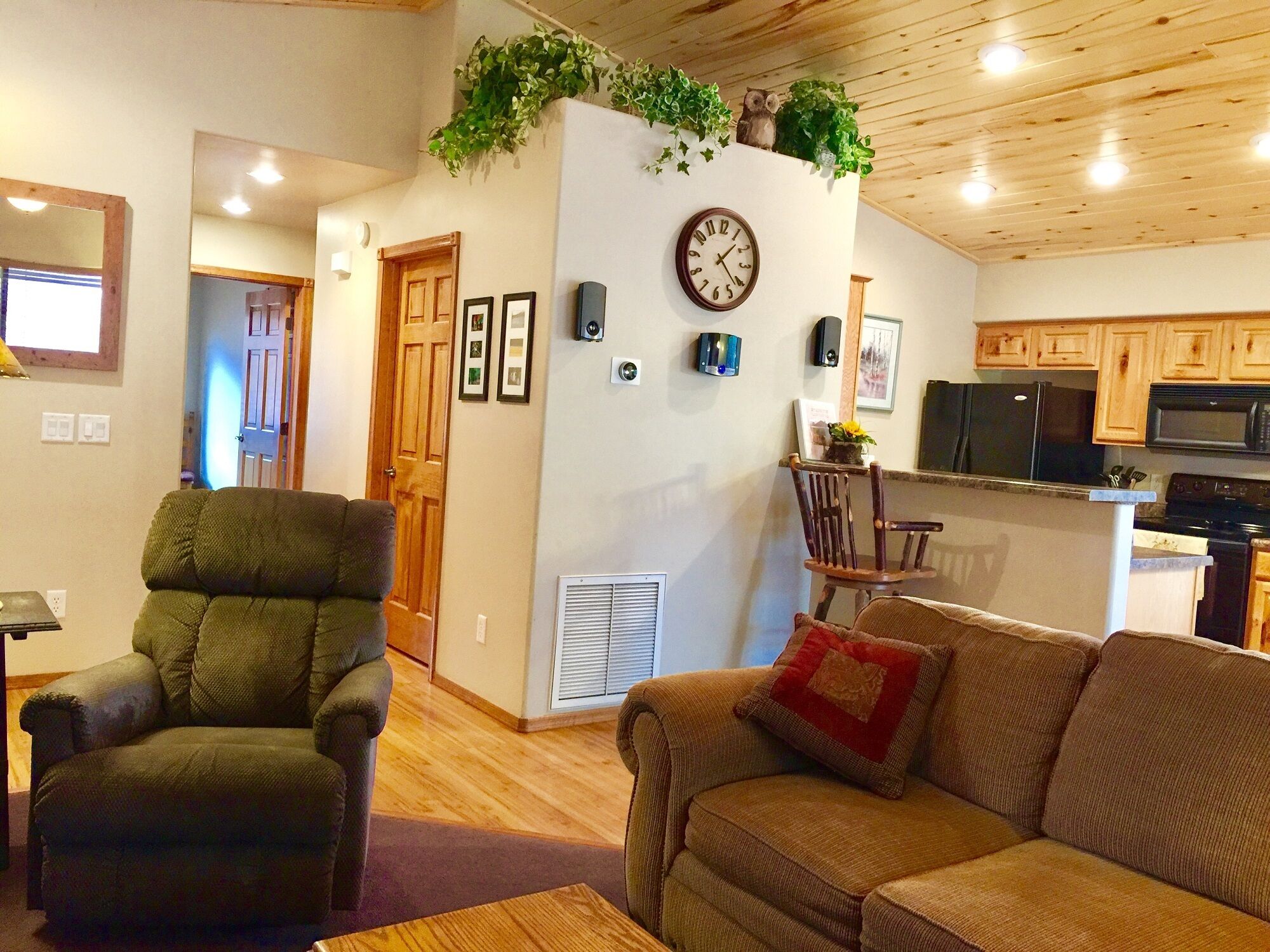 Peaceful Pines Cabin! Fenced Yard for Pre Approved Dogs! Near Lakes & Hiking!