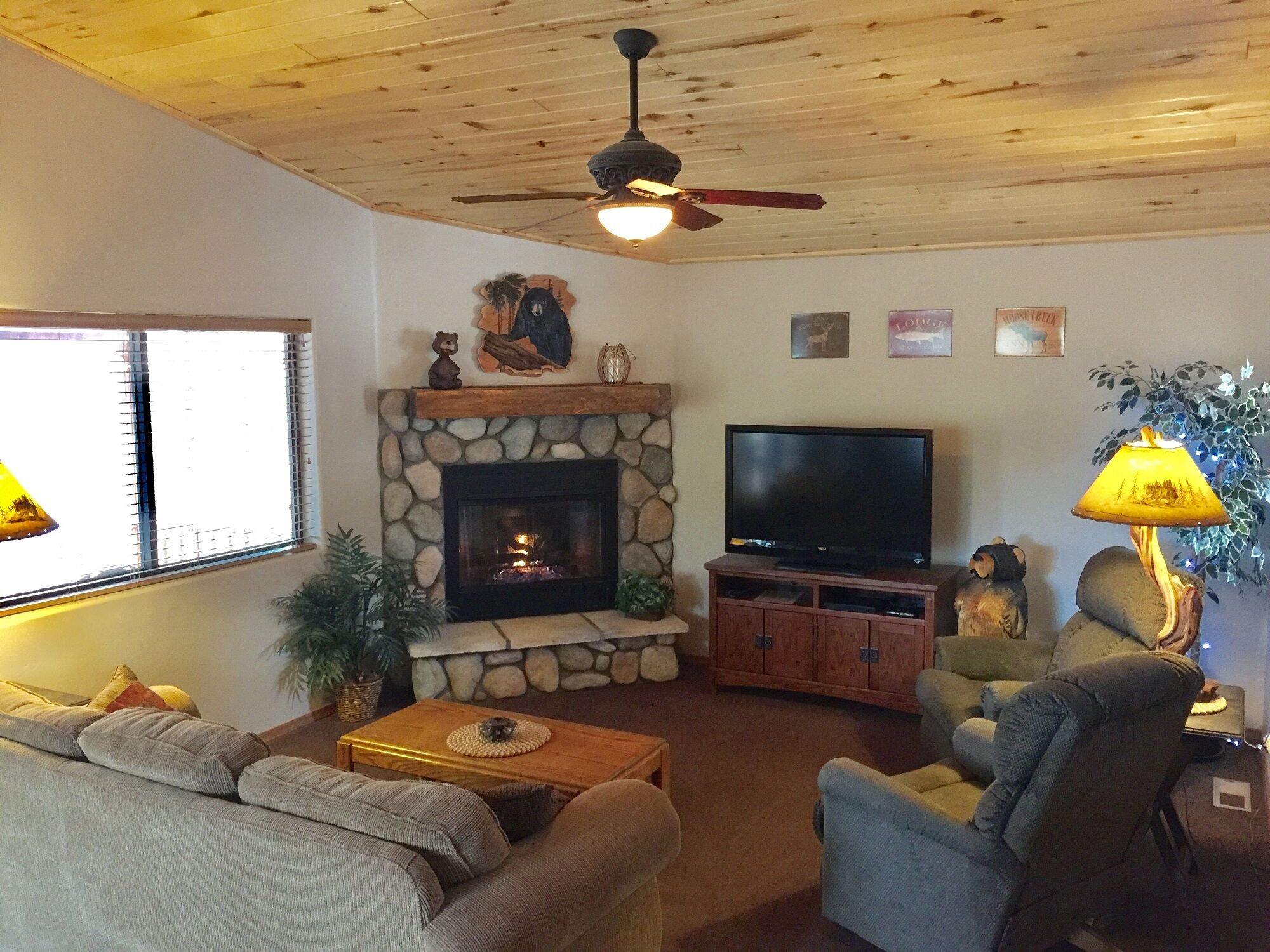 Peaceful Pines Cabin! Fenced Yard for Pre Approved Dogs! Near Lakes & Hiking!