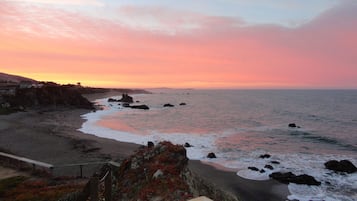 Plage, chaises longues, serviettes de plage