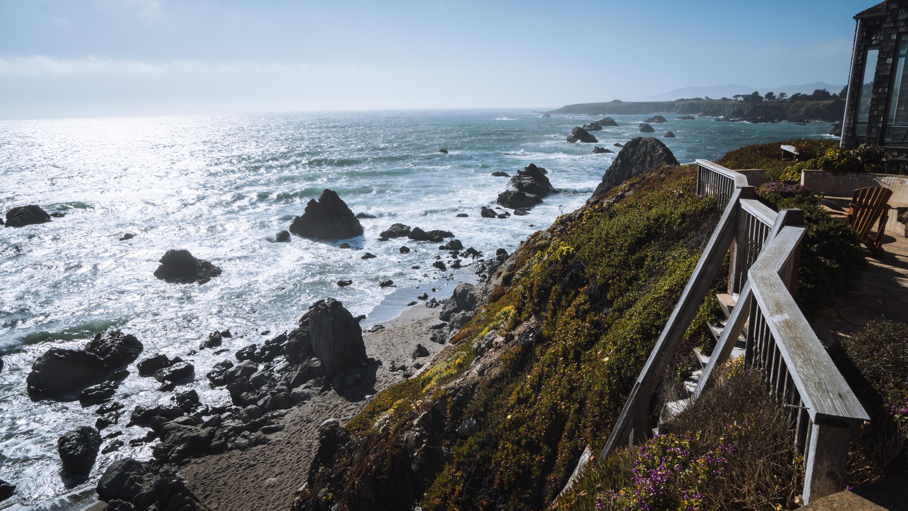 Plage, chaises longues, serviettes de plage
