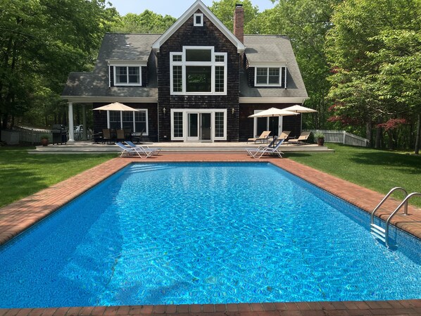 Piscina all'aperto, una piscina riscaldata