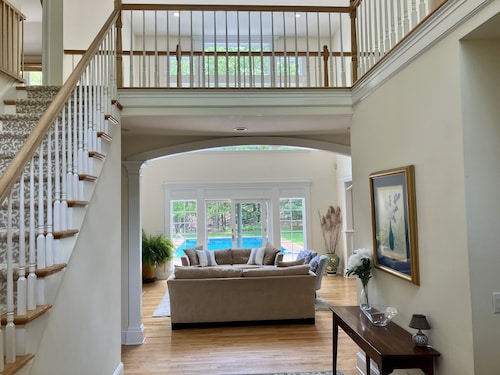 East Hampton- Beautiful 4 Bedroom Home, Large Heated Pool, Private Backyard 