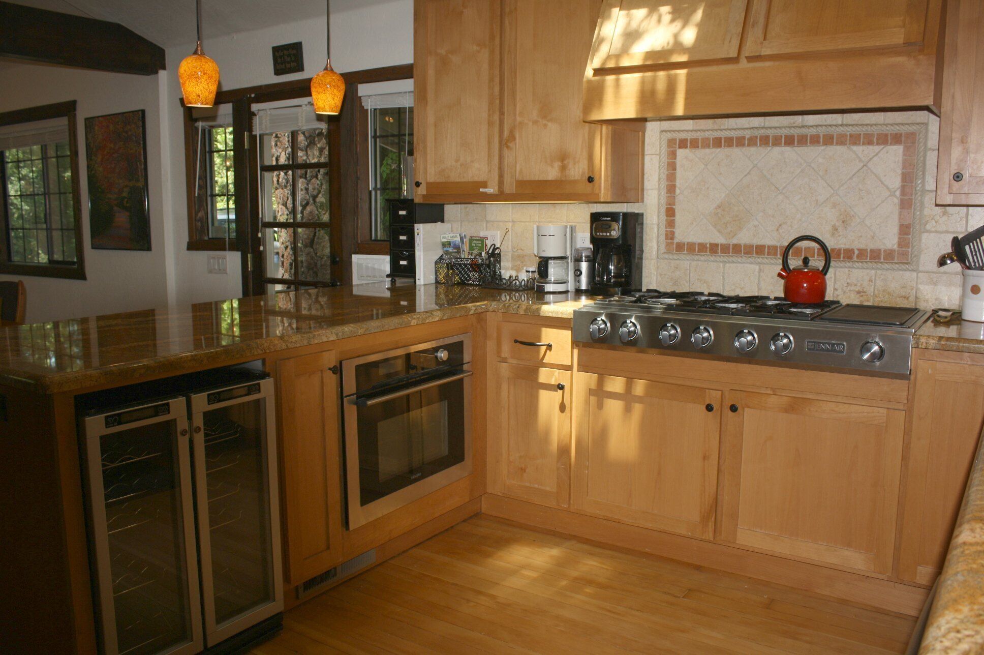 Lone Star Lodge: Rustic Elegance, Gourmet Kitchen,Hot Tub,A/C,Lake Membership