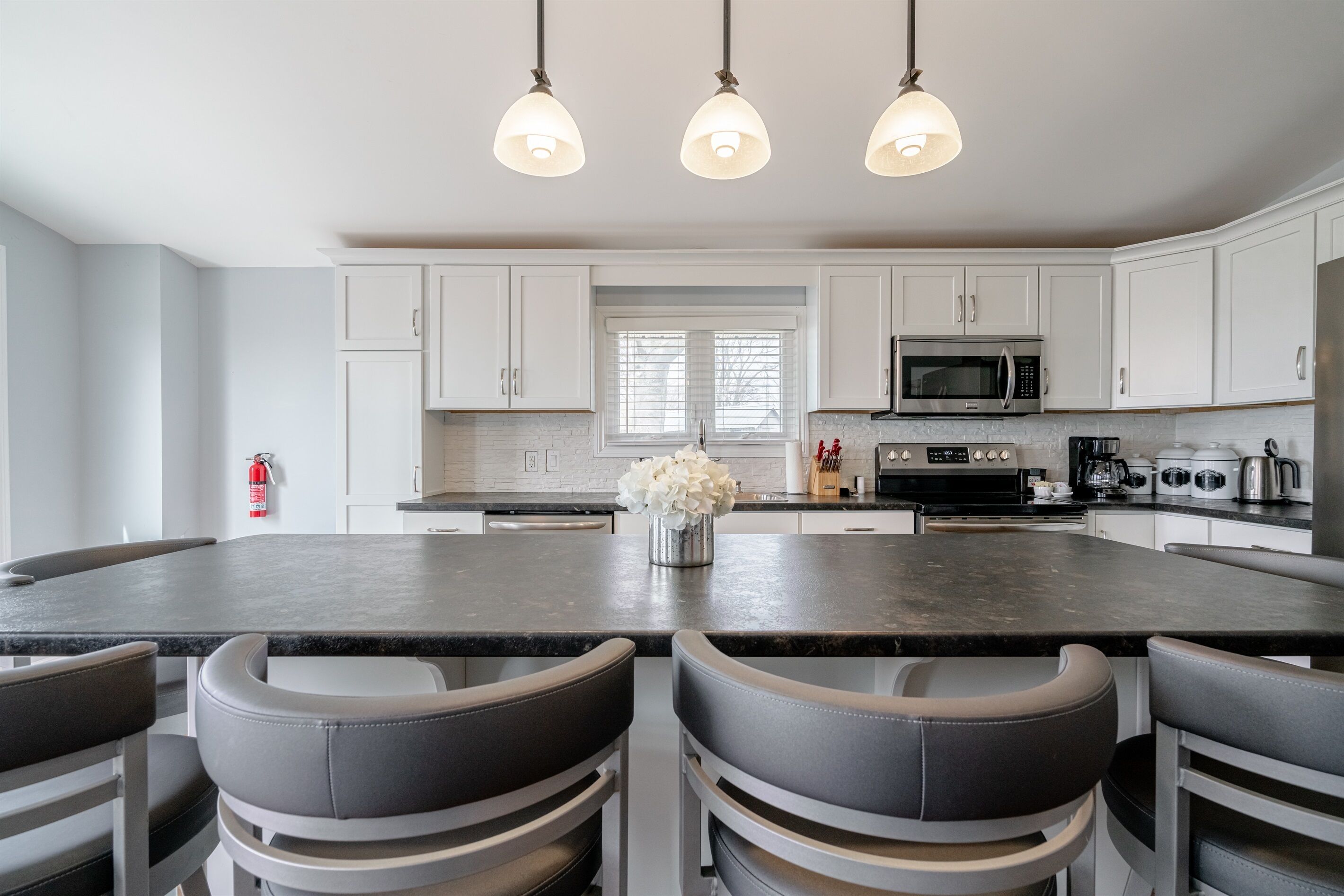 Another Sunset by the Bay: Waterfront, 2-Bedroom Cottage