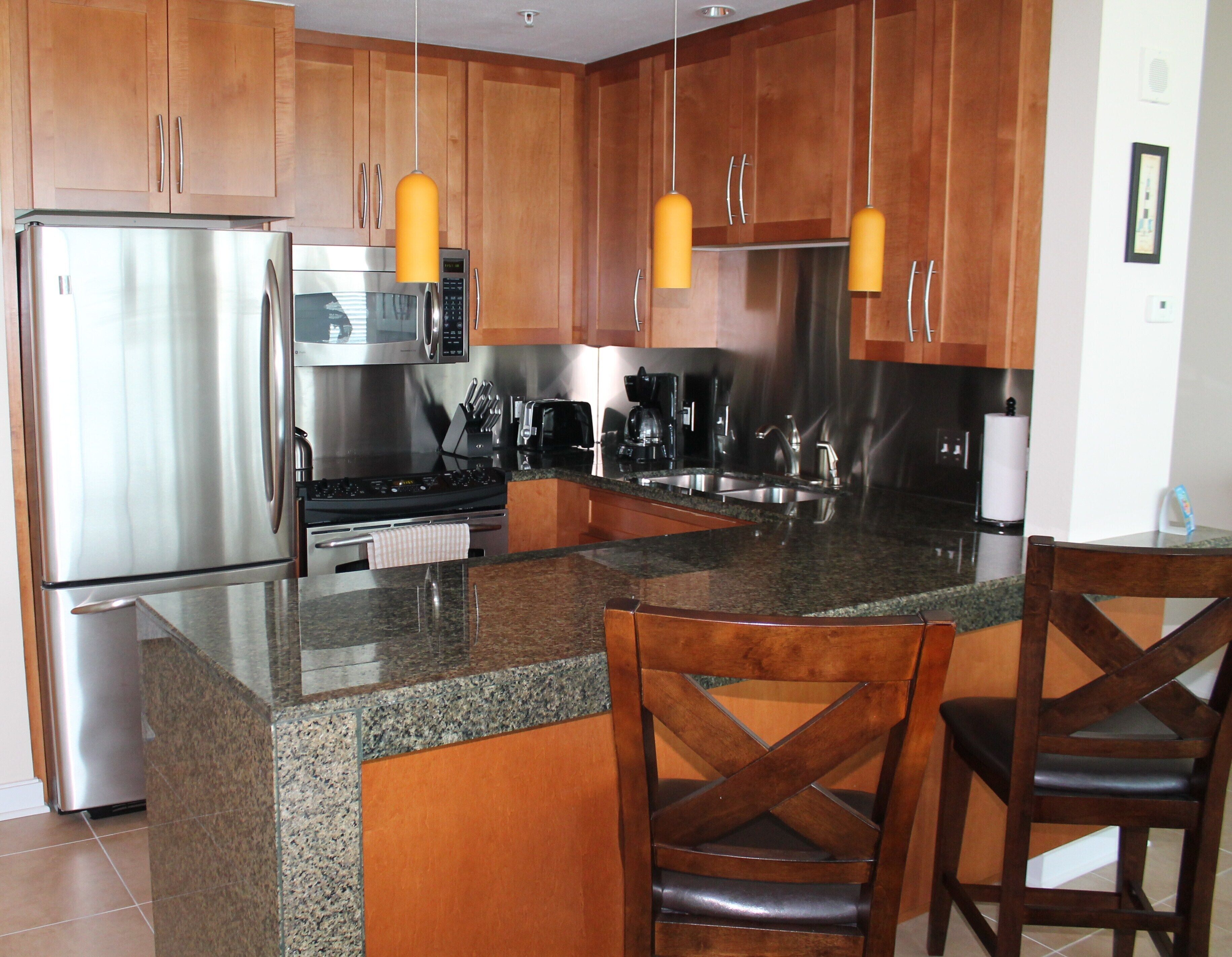 Peaceful Breeze - Beautiful Condominium Steps to the Beach