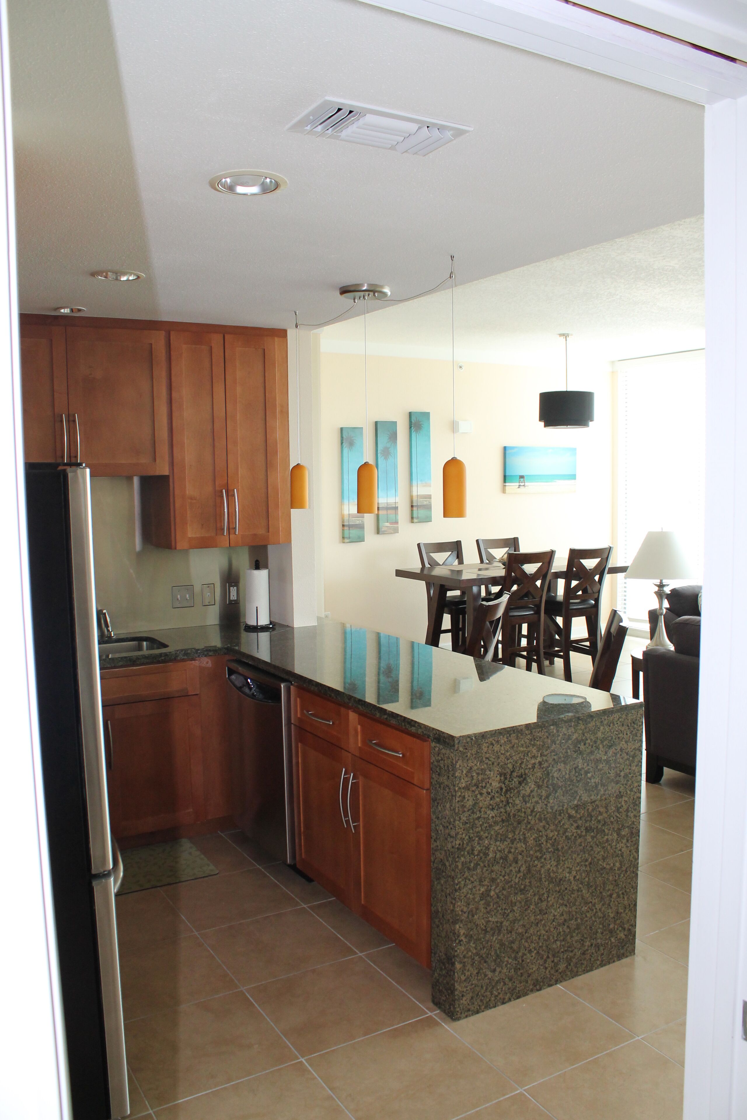 Peaceful Breeze - Beautiful Condominium Steps to the Beach