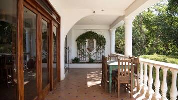 Outdoor dining
