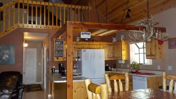 KylskÄp, mikrovÄgsugn, ugn och spishÀll