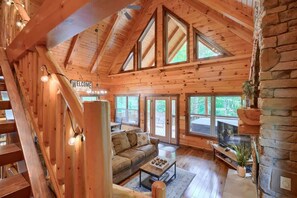 TV connectée, cheminée, lecteur de DVD, baby-foot