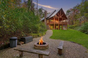 Property grounds - Christine’s Chalet at Trickle Creek in Hocking Hills (Logan)
