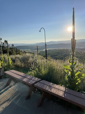 Property grounds - Self-care with spa amenities away from the crowds immersed in wilderness. (Parshall)