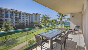 Outdoor dining - Welcome to H206, 2nd Floor, You Can Hear The Waves, Beautiful Ocean Views (Lahaina)