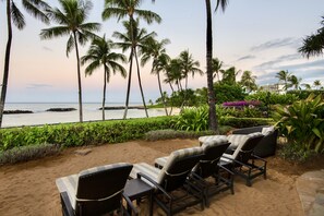 On the beach, sun loungers, beach towels - Beautiful Oceanview Villa at Beach Villas at Ko Olina (Kapolei)