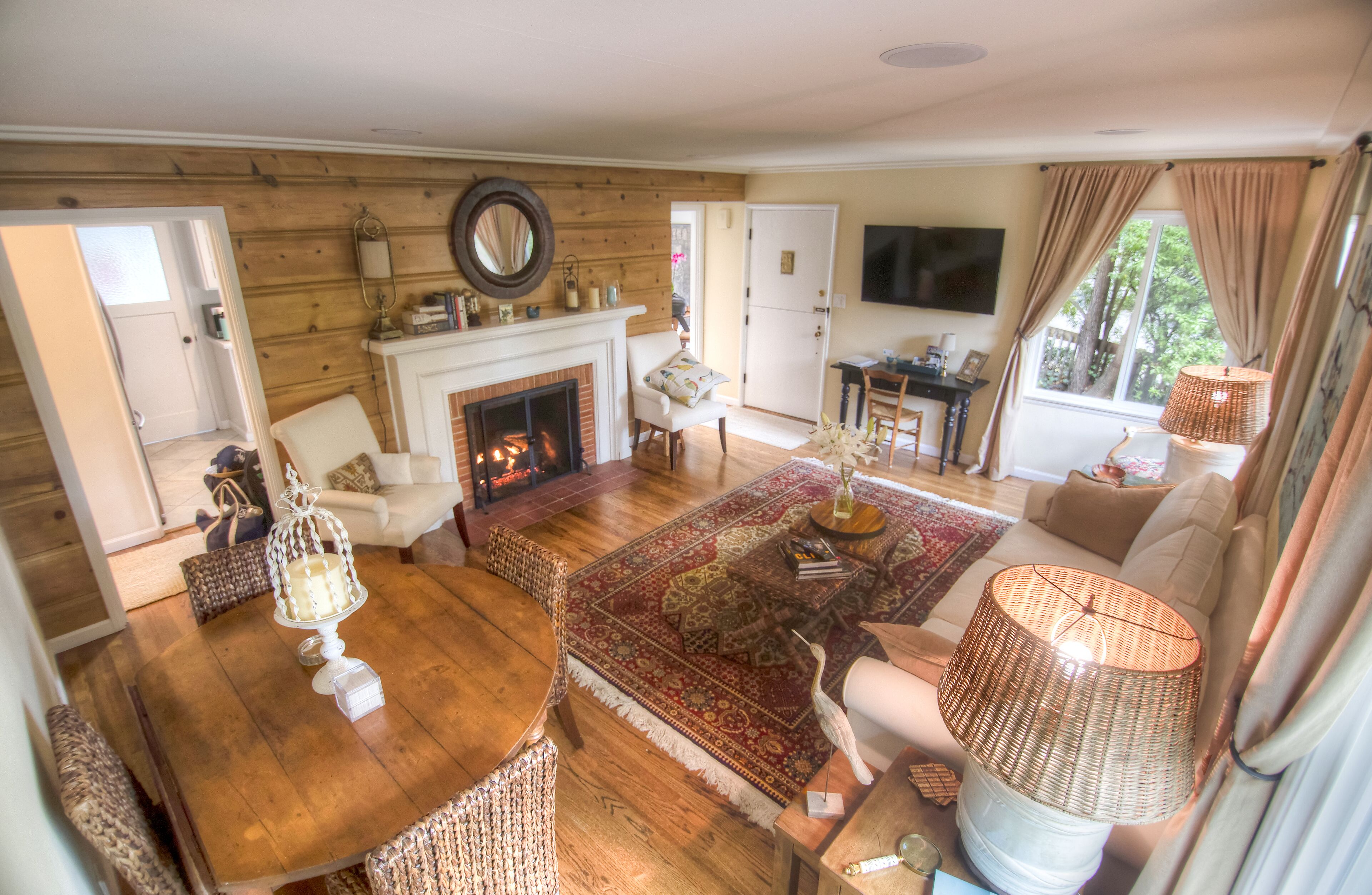 Elegance & Serenity and A Short Walk To Town