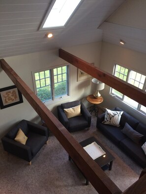 Smart TV, DVD player, ping pong, books - Secluded yet Minutes to Beaches & Downtown EDG (Edgartown)