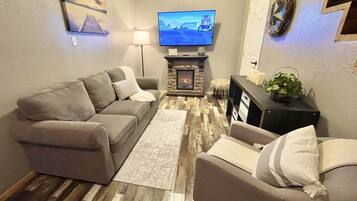 TV, fireplace, Netflix, DVD player