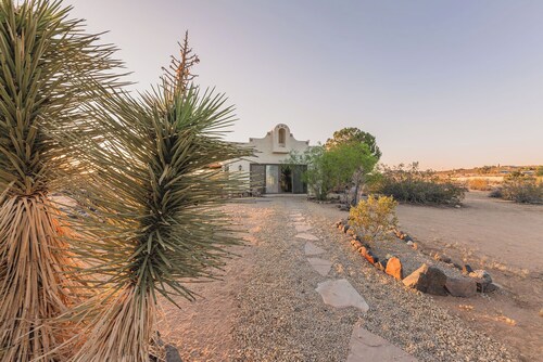 Hot Tub, Stargazing and Amazing Desert Views
